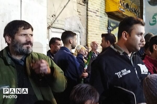 گذری بر فعالیت چایخانه فاطمه الزهرای نیشابور در مراسم چهلم رهبر شهید و شهدای میناب