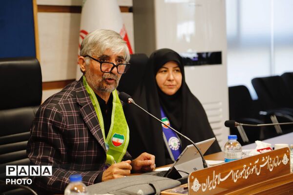 نشست هم‌اندیشی مسئولان دانش‌آموزی تهران با محور آموزش مربیان و مدیریت مصرف انرژی