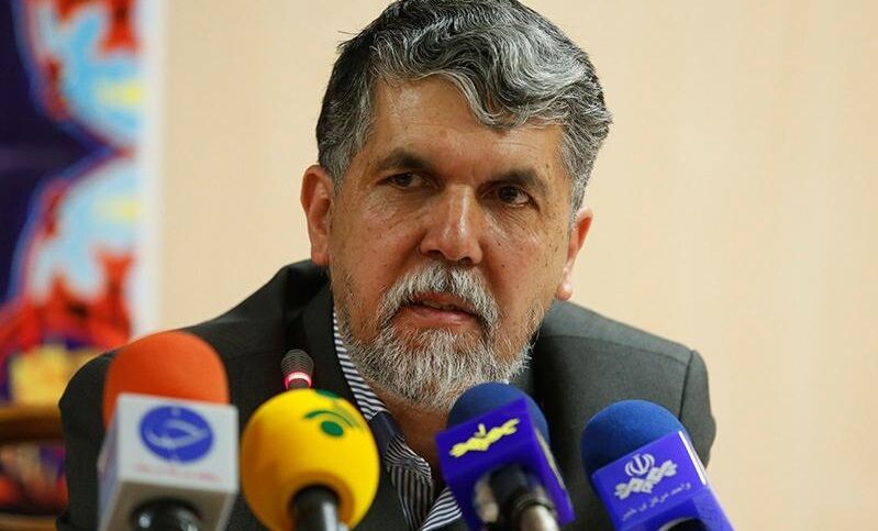 وزیر فرهنگ: رهبر شهید تنها متحصنی بود که در حرم رضوی کتاب می‌خواند
