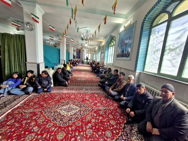 حماسه حضور گرم مردم بلده در سرمای زمستان 
