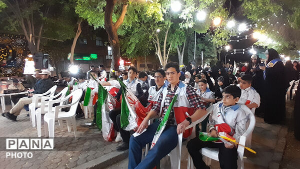 اعضای تشکل‌های دانش‌آموزی اصفهان پای کار ایران