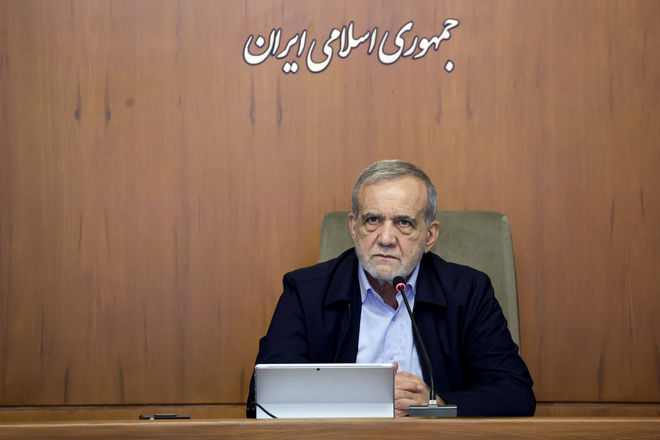 پزشکیان: در مقابل مشکلات و زورگویی‌ها تسلیم نخواهیم شد