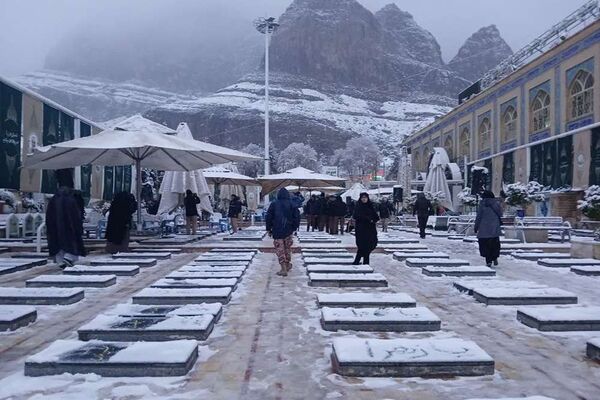 روز برفی گلزار شهدای کرمان 