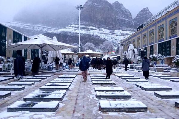 روز برفی گلزار شهدای کرمان 