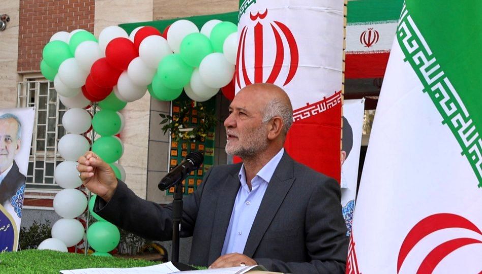 دانش‌آموزان و معلمان ستون‌های اصلی ساخت آینده ایران هستند