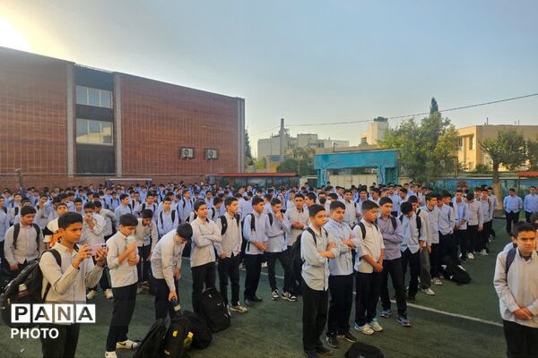 آیین تجلیل از حافظان امنیت در دبیرستان هاشمی‌رفسنجانی
