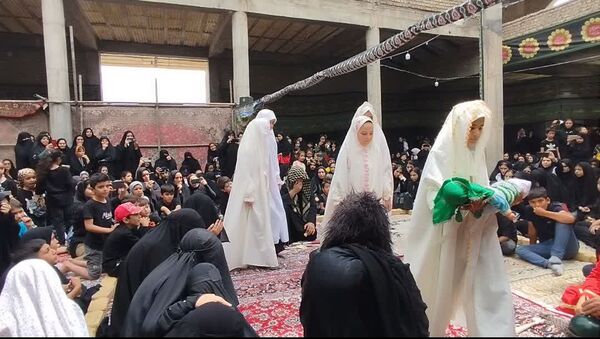 همایش شیرخوارگان حسینی با حضور خیل عظیمی از عزاداران در فاروج 