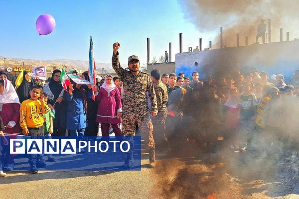 حضور پرشور دانش‌آموزان و فرهنگیان در راهپیمایی روز دانش‌ آموز در باشت 