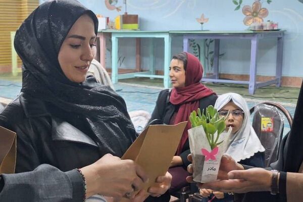 طرح نورانی «هم سجاده با مادر» در دبستان حکمت نبوی ناحیه دو شهرری 