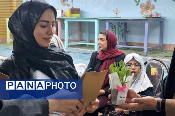 طرح نورانی «هم سجاده با مادر» در دبستان حکمت نبوی ناحیه دو شهرری 
