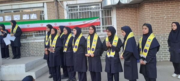 برگزاری مراسم ۱۳ ابان در دبیرستان مستوفی ۲