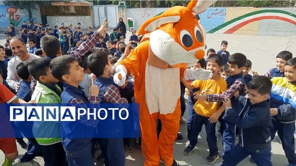 بمناسبت روز جهانی کودک برپایی جشنواره صبحانه سالم در دبستان پسرانه سرافراز ناحیه۷ مشهد