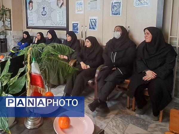 جلسه شورای دبیران مدرسه انیس خوش قدم ناحیه دو 