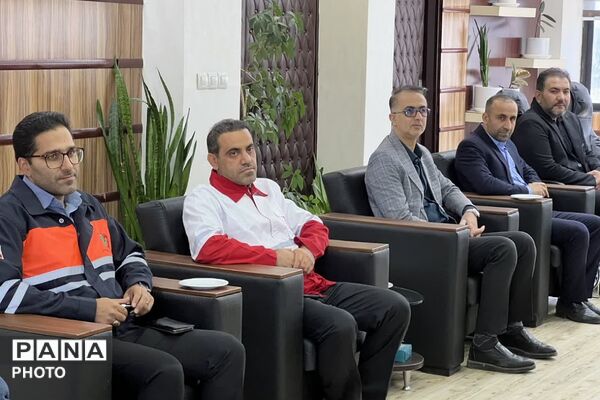 گلباران مزار شهدای فیروزکوه هم‌زمان با آغاز هفته دولت؛ تجدید میثاق مسئولان با آرمان‌های شهدا