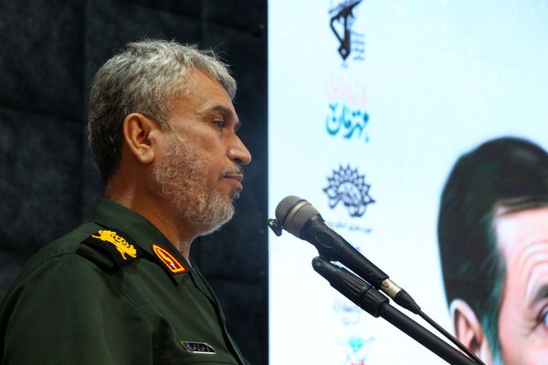 نشست بررسی کتاب همسفر آتش و برف یزد