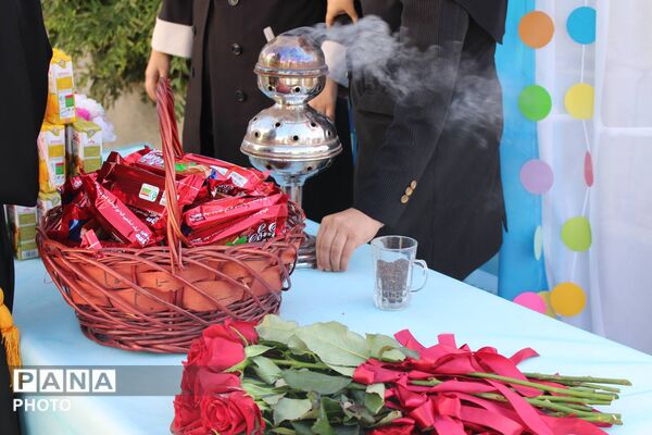 شکوفه‌های امید، مهمانان کوچک مدرسه