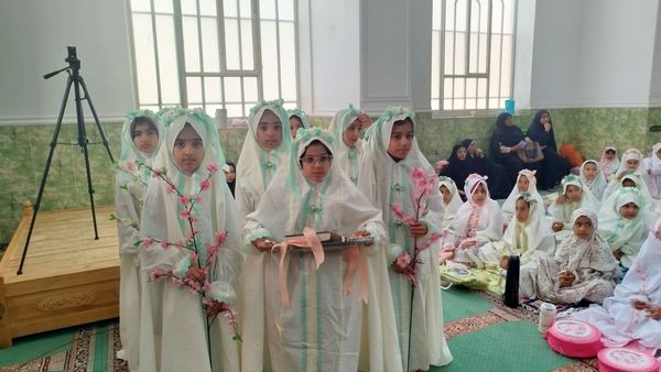 برگزاری جشن تکلیف دو هزار دانش‌آموز دختر سوم ابتدایی در میناب