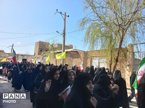 مادران و شکوفه‌های دستجرد در روز دختر به یاد میناب