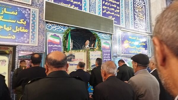 برگزاری نماز جمعه در آغاز هفته بسیج دانش آموزی با حضور دانش آموزان بسیجی نیشابور
