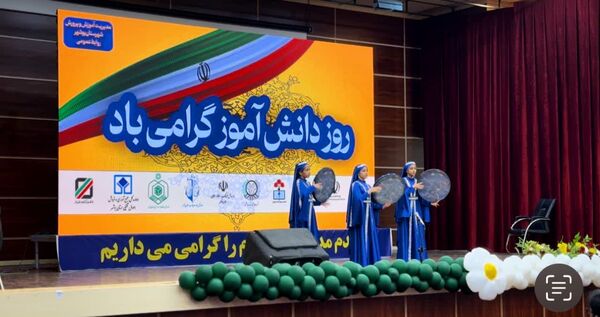 فریادهای همدلی و امید در بوشهر؛ دانش‌آموزان در تالار لیان یاد ۱۳ آبان را جاودانه کردند
