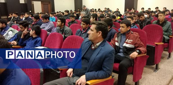 همایش هدایت تحصیلی دانش آموزن پایه نهمی در مشهد