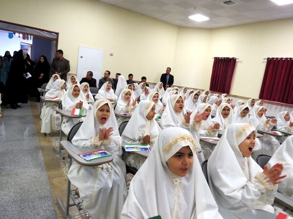 نواختن زنگ جشن نیکوکاری در دبستان امام خمینی(ره) بجنورد