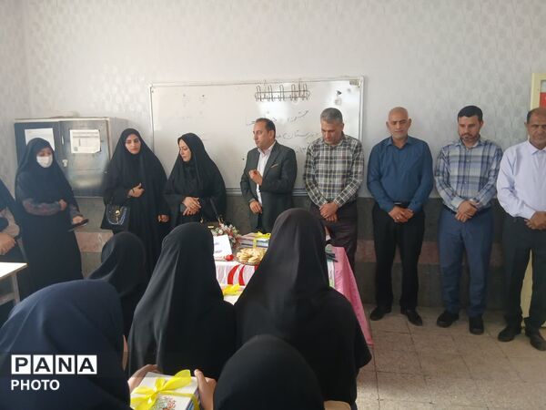 دانش آموزان هویزه به استقبال اول مهر رفتند