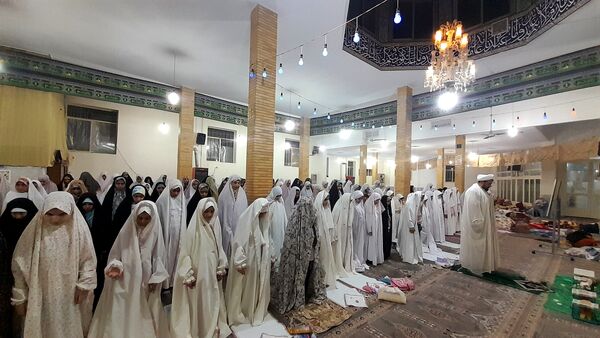 لحظات نورانی اعتکاف و نماز جماعت در مسجد امام حسن عسگری(ع)