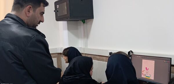 کارگاه آموزشی دانش‌آموزان سایبری در هنرستان سوره زنجان