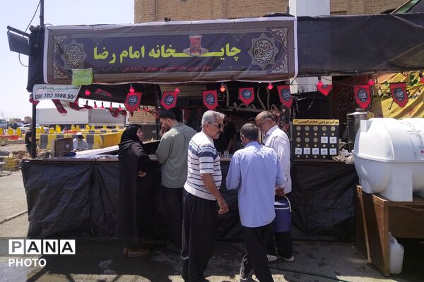 سعادت میزبانی فرهنگیان چهاردانگه از زائران اربعین حسینی