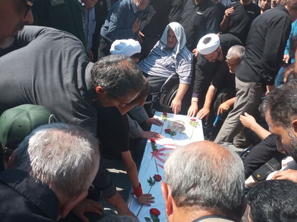 تشییع پیکر پرافتخار شهید علی اکبر صانعی جانباز ۷۰ درصد جنگ تحمیلی