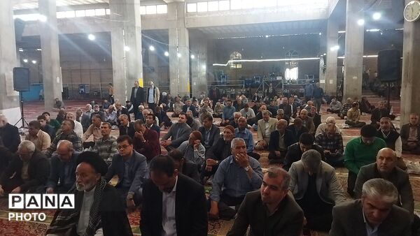 از پیر تا دانش آموز در نماز جمعه نیشابور حضور دارند-۱