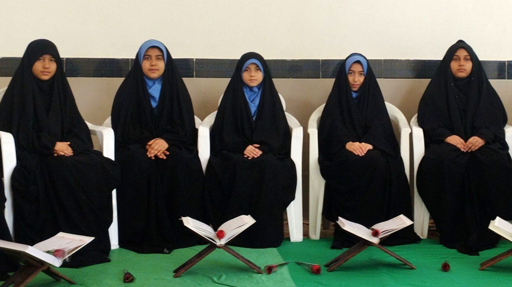 عکس یادگاری دانش آموزان مدرسه 