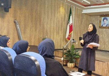 کارگاه آموزشی مراقبین و رابطین سلامت با محوریت آنفلونزا در سالن شهید دهنو قدس