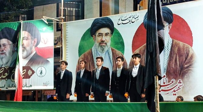 از گام های استوار، تا قلب هایی که به عشق وطن می‌تپد، همه زیر سایه پرچم سرافراز ایران