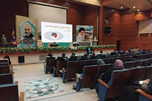 کارگاه سواد رسانه‌ای با موضوع زیست دیجیتال نوجوان امروز 