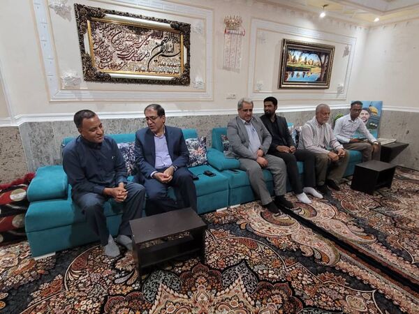 دیدار مسئولان آموزش و پرورش ناحیه یک بندرعباس با خانواده شهید رضا زارعی