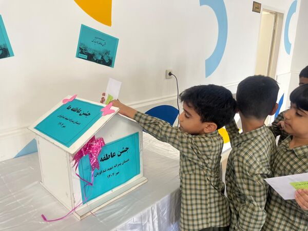 مهربانی دانش‌آموزان دبستان شهید تندگویان در جشن عاطفه‌ها