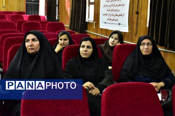 کارگاه توانمندسازی نیروی انسانی مدارس متوسطه اول شاهد در یاسوج