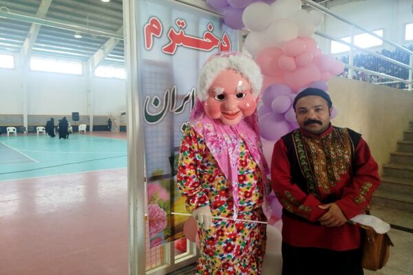 برگزاری جشن روز دختر در سالن کارگر فاروج