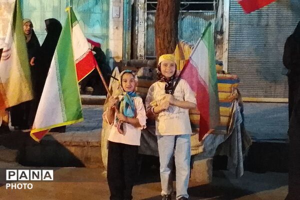 کوچک‌ترین حاضران شهرک انقلاب؛ کودکان در قاب یک اجتماع مردمی