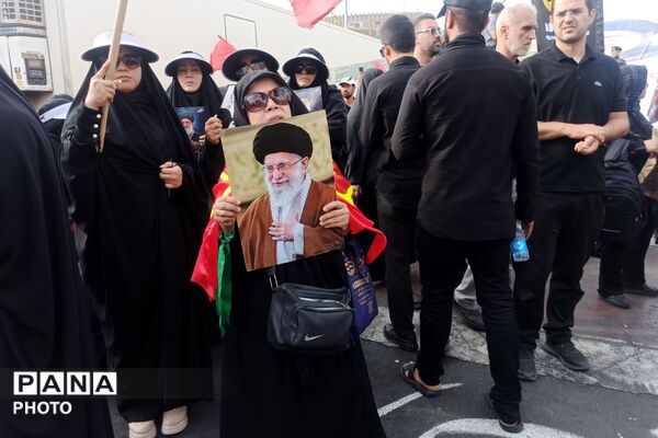 بدرقه‌ای به وسعت یک ملت؛ اشک، شکوه و تجدید عهد در آیین وداع با رهبر شهید انقلاب اسلامی