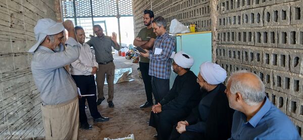 بازدید امام جمعه و رییس اداره کمیته امداد شهرستان خلیل‌آباد از کشاورزان 