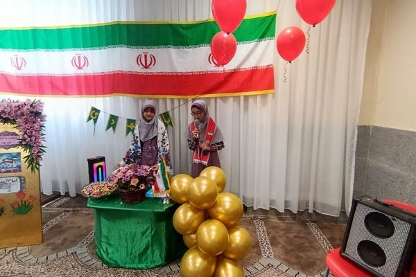 گرامیداشت ایام الله دهه  فجر در دبستان زنده یاد نوحی 