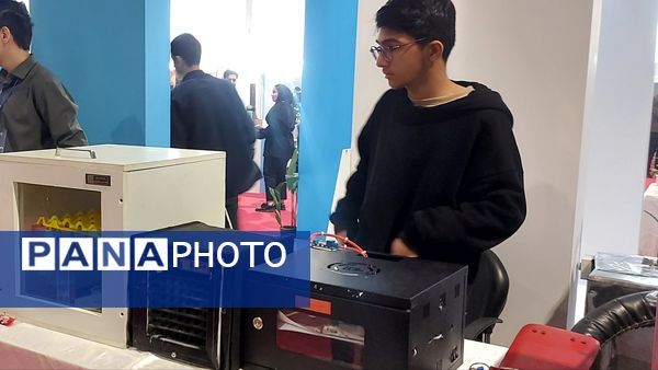 غرفه افتخارات و دستاوردهای هنرستان استعدادهای درخشان امیرکبیر ناحیه شش 