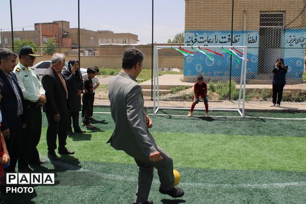 افتتاح زمین چمن مصنوعی در مدرسه شهید صفدری سه گنبد 