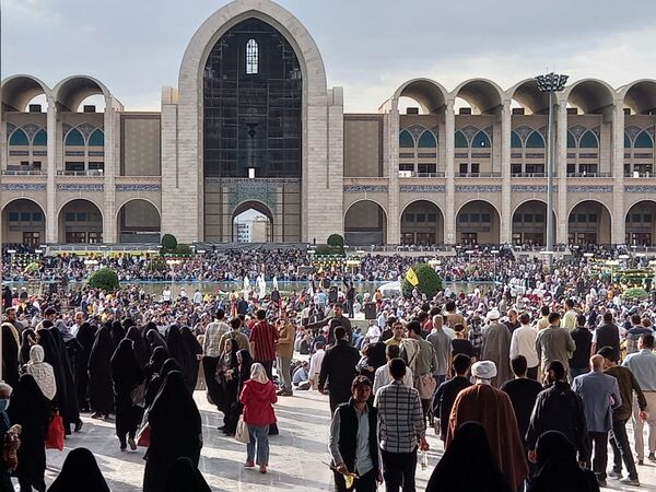 استقبال باشکوه و تعجیل مردم جهت برپایی نماز عید سعید فطر