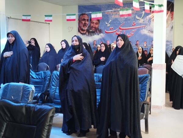 مراسم یادواره شهدا و تجلیل از خانواده شهدا در مدرسه حیدرعلی 