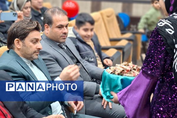 یلدا با نخستین جشنواره‌ هنرهای آوایی کانون ملائک در قرچک