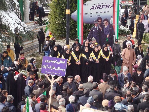 راهپیمایی ۲۲بهمن در شهرستان کاشمر با حضور پر رنگ مردم برگزار شد 